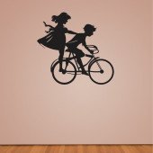 Stenska nalepka Deklica in fantek na kolesu C0020