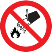 Znak Prepovedano gašenje z vodo ali s peno